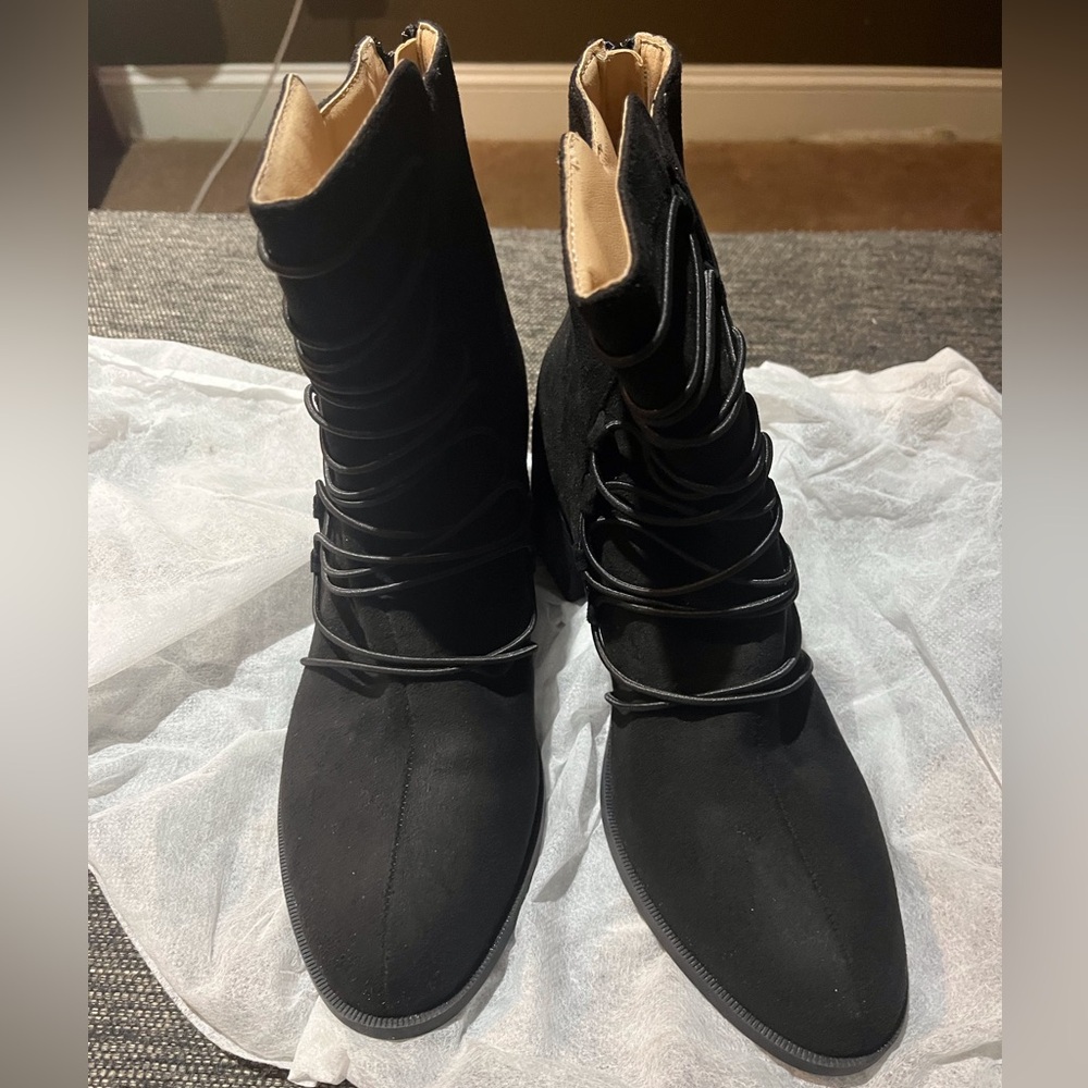 Woman’s size 8 new boots
